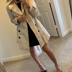 Trenchcoat Xs/S. Missing interior tags